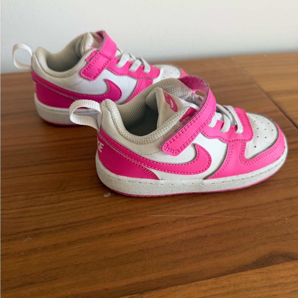 Nike Kids Sneakers in Pink and White